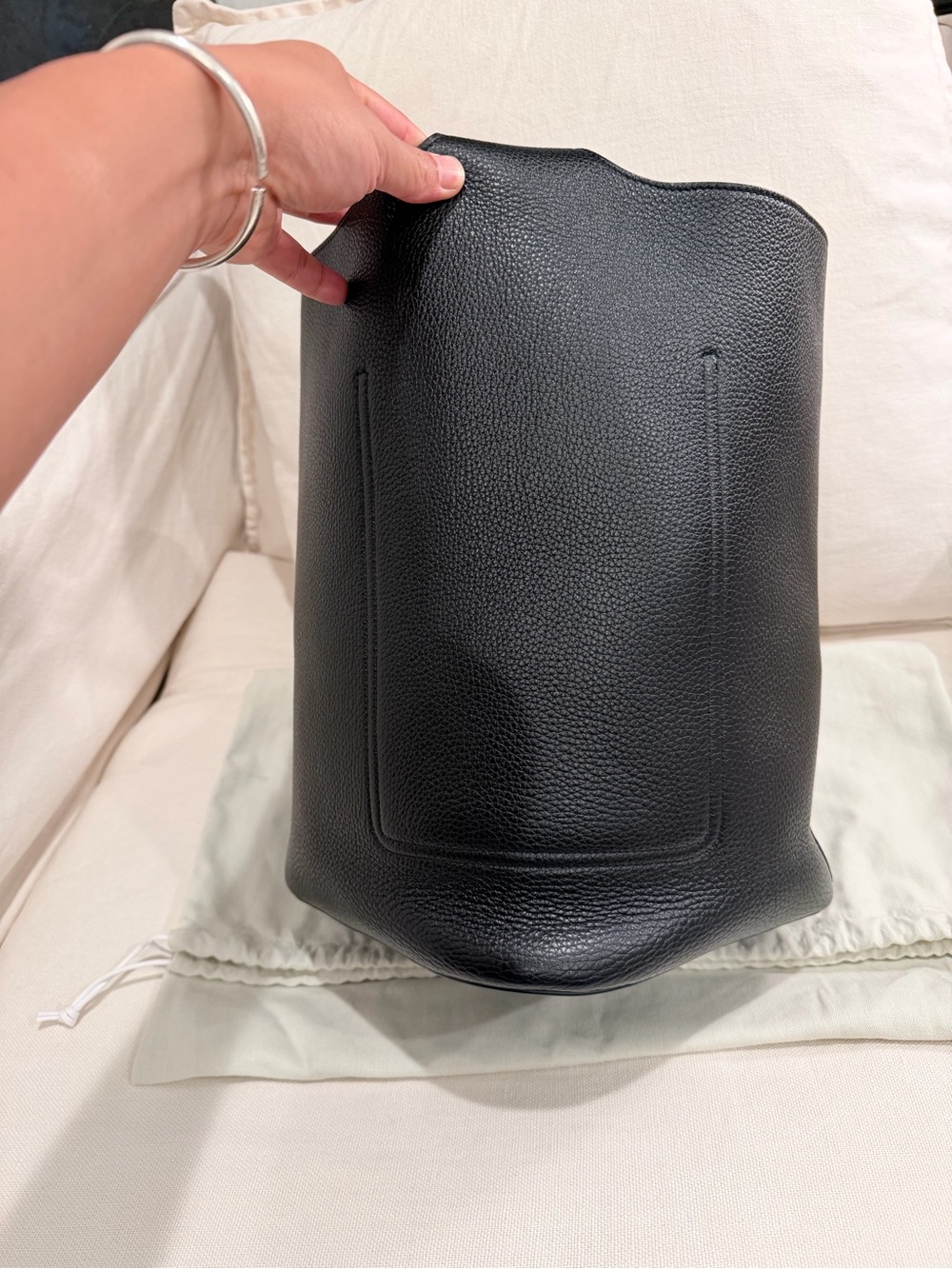 Loewe pebble bucket bag in size large - Picture 2 of 5
